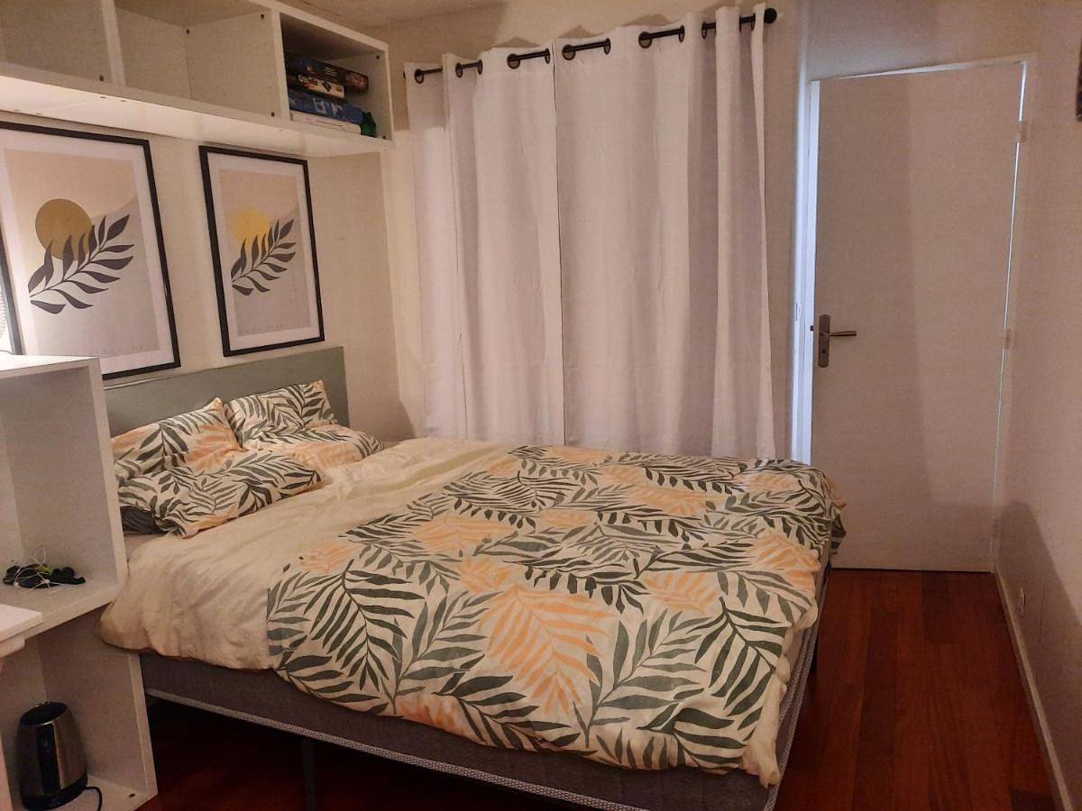 Appartement de vacances entier, Double Room with Private Bathroom in Montigny-le-Bretonneux, Yvelines