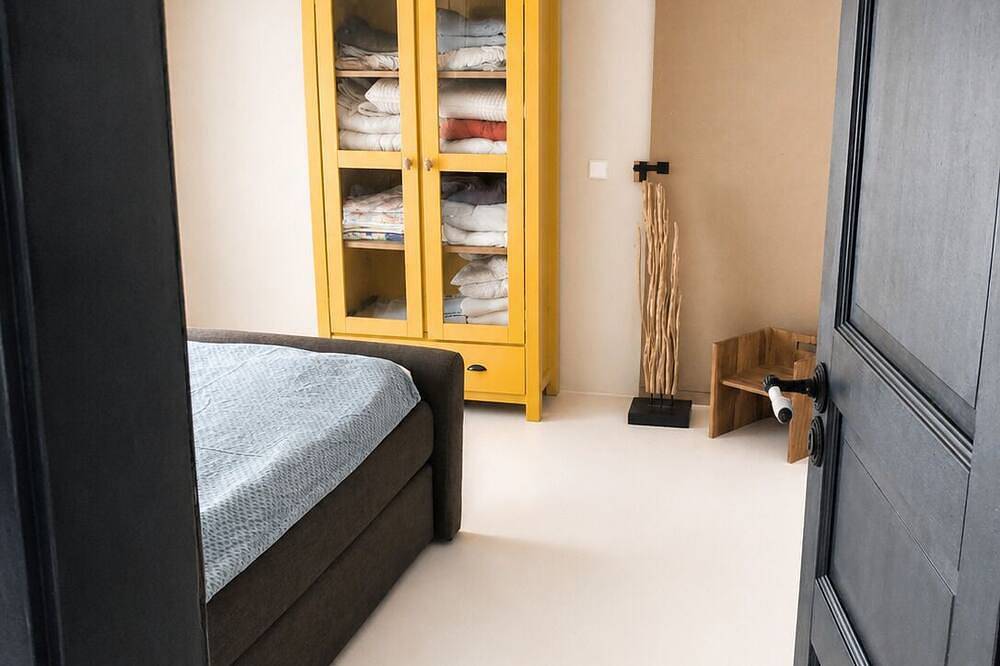 Ganze Wohnung, Seeblick Appartment & großer Panoramabalkon <5 Min zum See in Konstanz-Litzelstetten, Konstanz