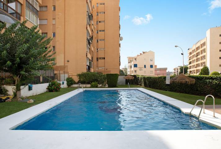 Entire apartment, Holiday Apartment "Blue Fish" with Shared Pool, Private Terrace & Wi-Fi in Benalmádena Costa, Benalmádena