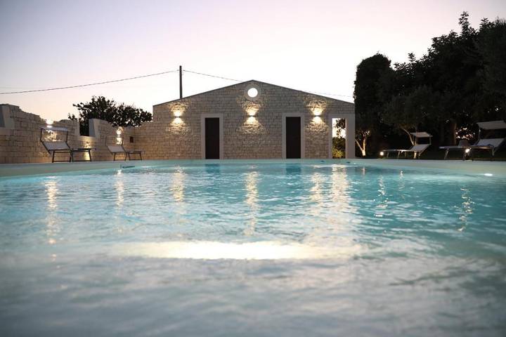 Agriturismo per 15 persone, con Idromassaggio e Terrazza nonché Giardino e Piscina a Modica