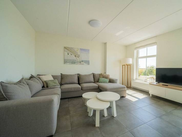 Ferienhaus in Uitdam mit Terrasse in Markermeer