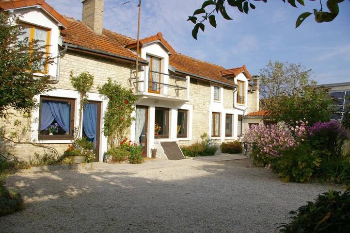 Maison d’hôte pour 2 personnes, avec Terrasse et Jardin à Gevrolles