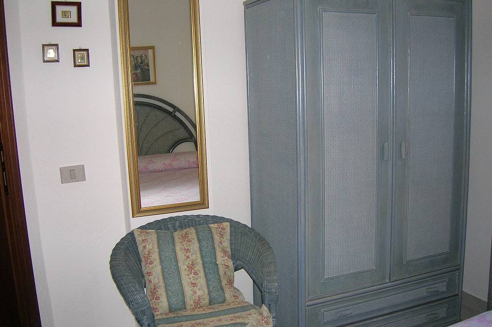 Chia - Casa Flores 100 metros del mar. in Cala Cipolla, Teulada (Italia)