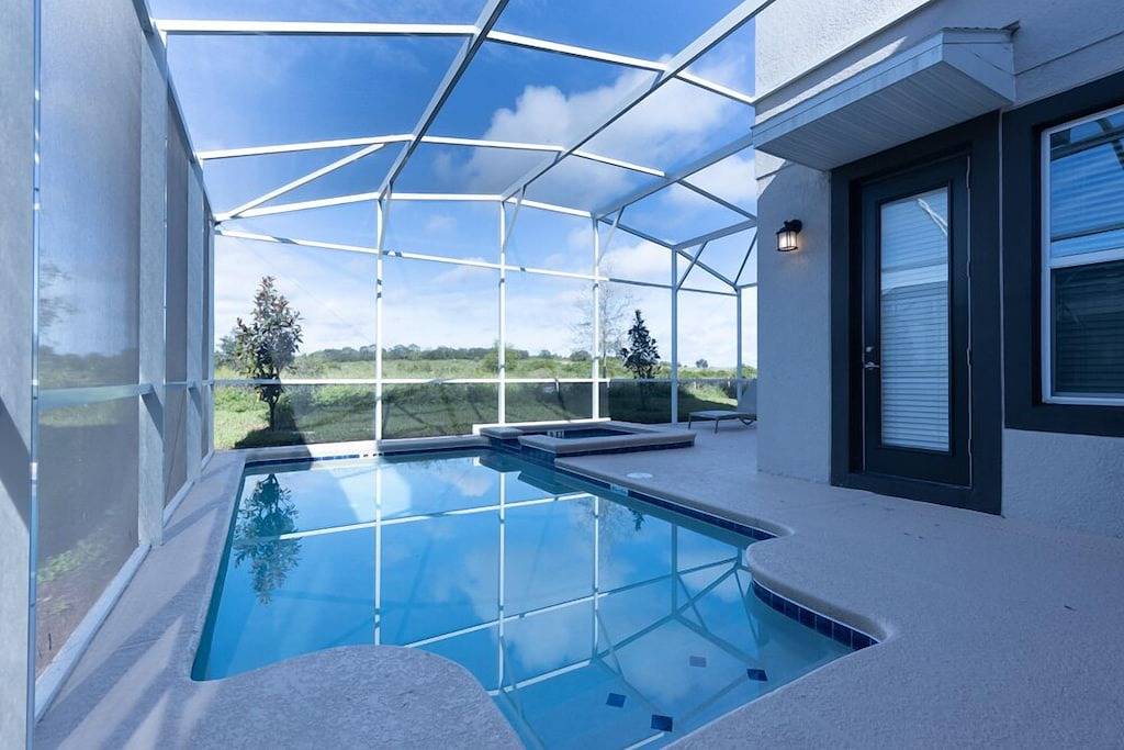 630Sst: Refined 5-bed/5-bath home with games loft and private pool and spa in Davenport (FL), Zentral Florida