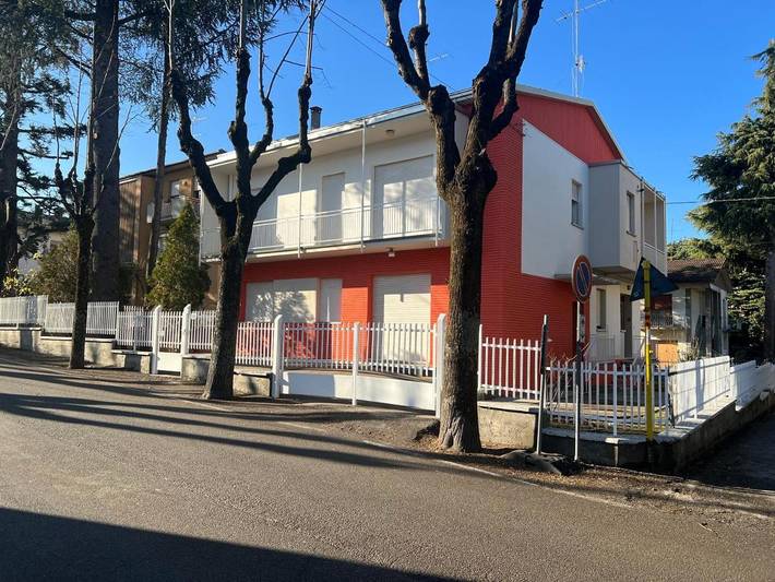 Appartamento per 4 persone, con Balcone e Terrazza nonché Giardino a Valsamoggia