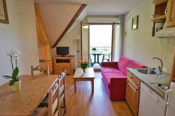Gîte pour 8 personnes, avec balcon et piscine à Giez