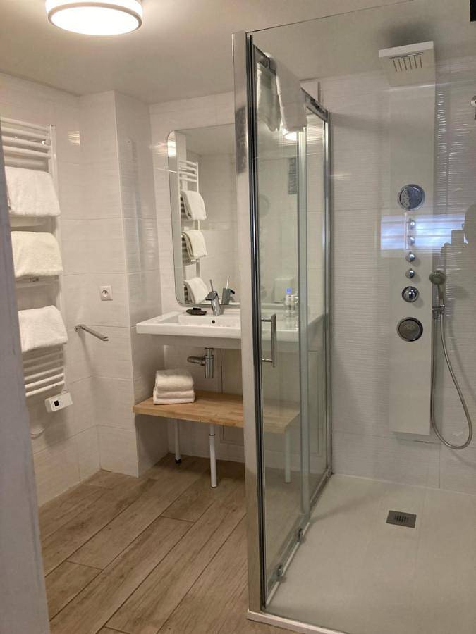 Hôtel pour 2 personnes, avec vue ainsi que terrasse et jardin, animaux acceptés dans Plage De La Balette Collioure - 4