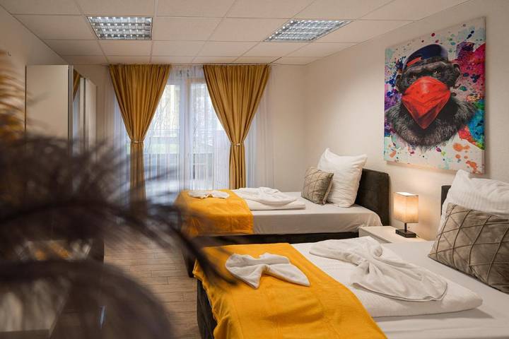 Hotel für 2 Personen, mit Terrasse und Garten in Cannstatter Volksfest