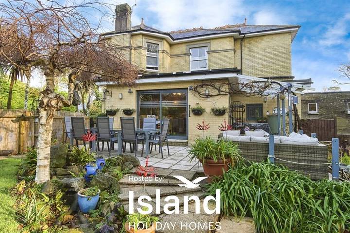 Residence for 16 people, with garden, child-friendly on the Isle of Wight