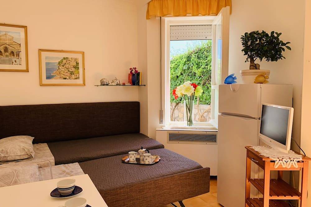 Ganze Wohnung, Felicia's corner studio apartment 2 steps from the sea in Massa Lubrense, Sorrento Coast