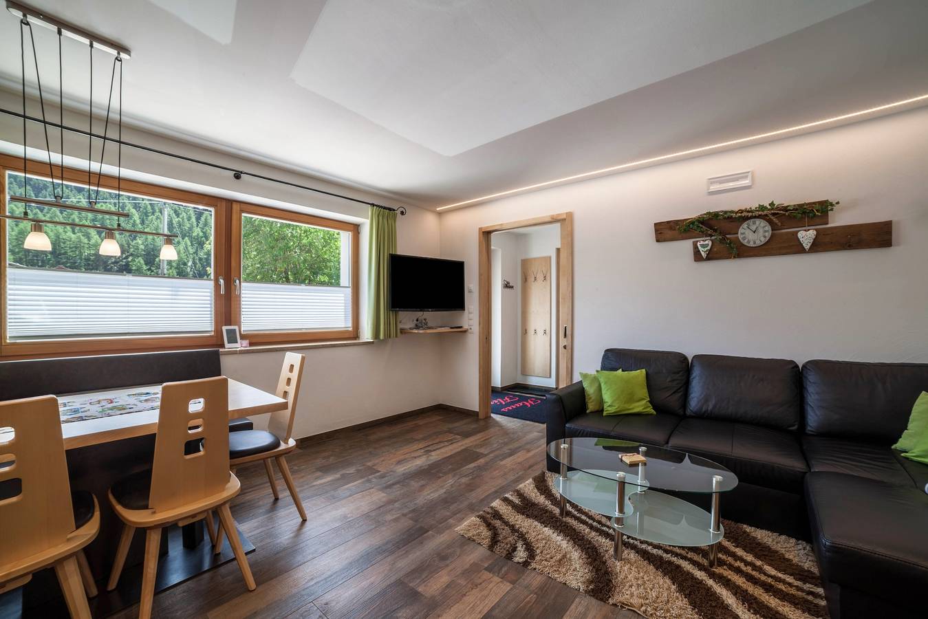 Geheel appartement, Appartement "Haus Fliri" in Etschtal met Wi-Fi, tuin & terras in Melag, Graun