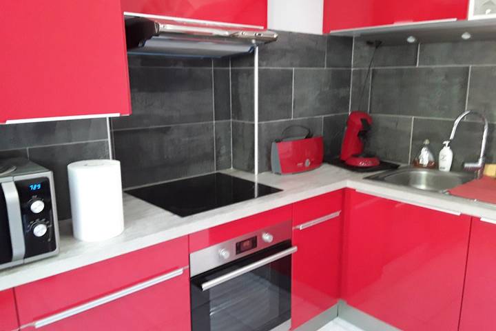 Gîte pour 6 personnes, avec vue sur le lac et terrasse dans le Cantal - 4