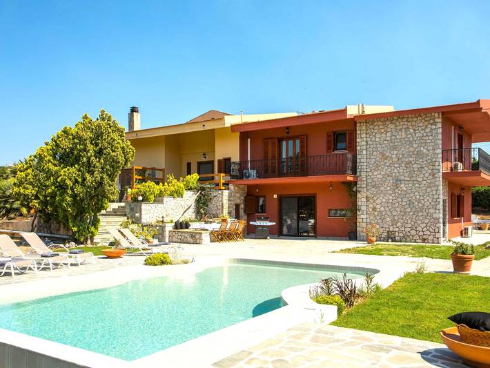 Ferienhaus für 10 Personen, mit Garten und Pool sowie Balkon, kinderfreundlich in Koskinou