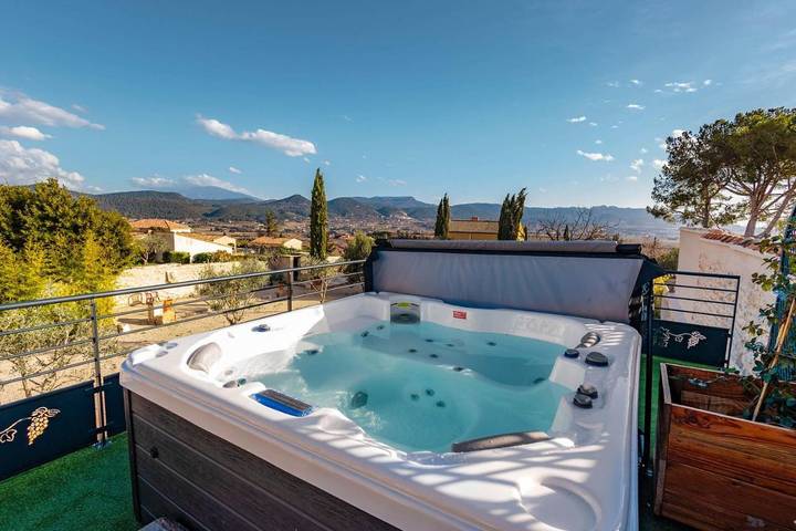 Gîte pour 2 personnes, avec Jacuzzi et Jardin ainsi que Piscine et Vue à Rasteau - 3