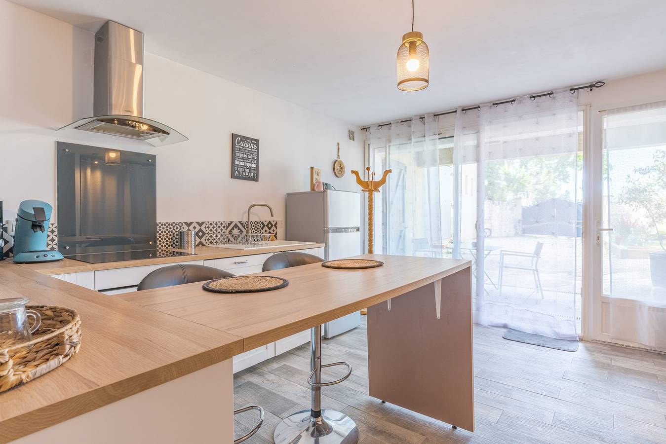 Apartamento inteiro, Apartamento "Aos Pés da Sainte Victoire" com terraço privado, jardim privado e Wi-Fi in Puyloubier, Aix-en-Provence (Região)