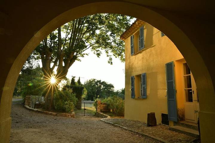 Location de vacances pour 7 personnes, avec jardin ainsi que piscine et vue à Néoules - 4