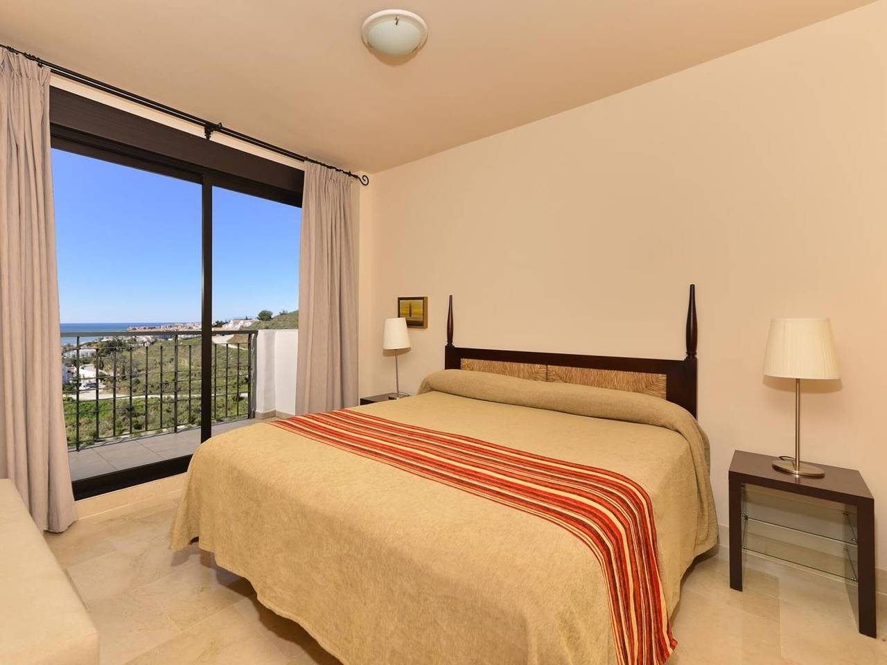 Appartement entier, Appartement de 2 chambres avec vue latérale mer in Torrox Costa, Torrox