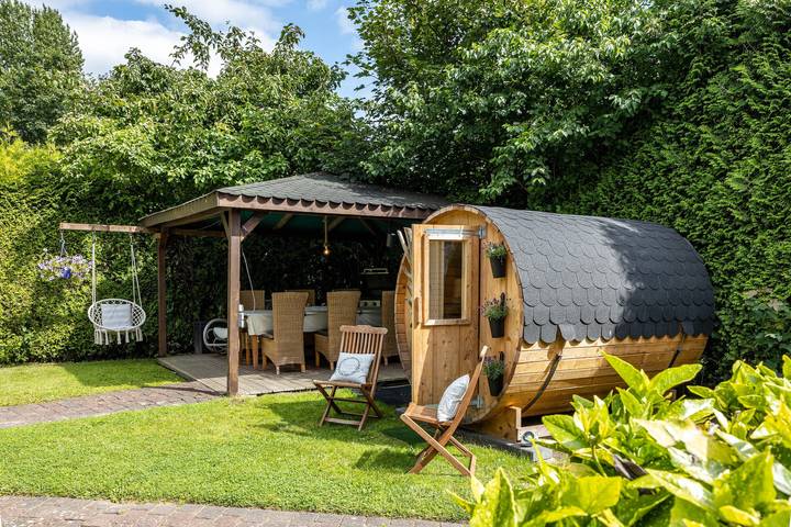 Villa für 8 Personen, mit Balkon und Whirlpool sowie Garten und Sauna in Hamburg - 2