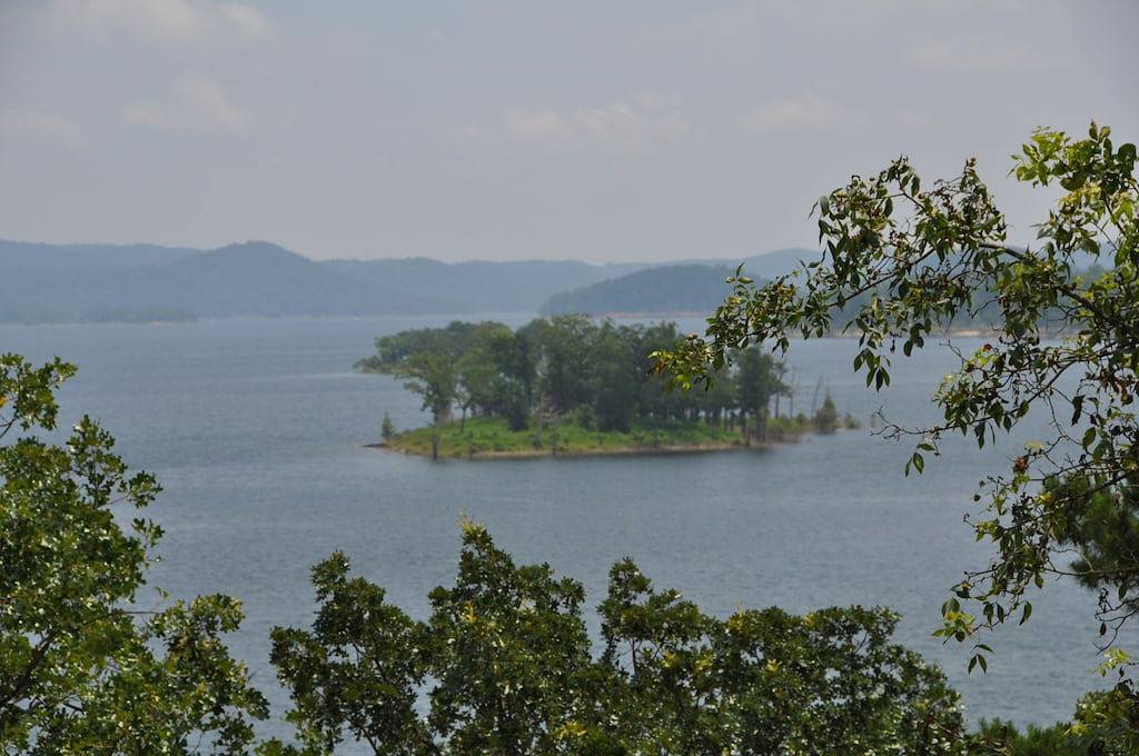 Tolle Preise: Verloren Zurück Großartige, abgeschiedene Aussicht auf Wiese und Teich - für 8 Personen in Broken Bow, Broken Bow Lake
