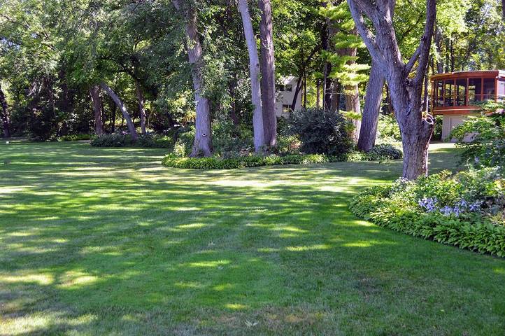 Vacation rental for 12 people, with hot tub and pool as well as yard in Madison