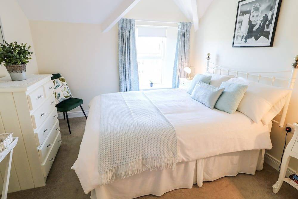 4 The Cloisters, family friendly in Bushmills, County Antrim in Bushmills, County Antrim