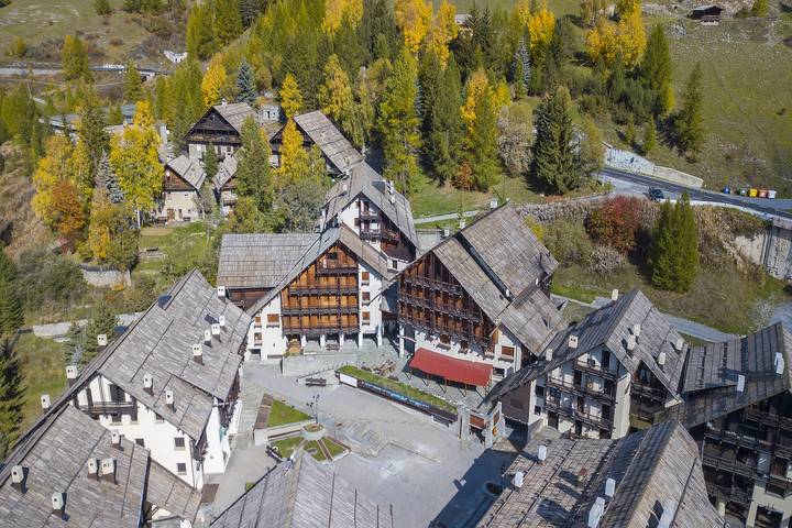 Baita per 4 persone, con balcone, adatto a famiglie con bambini a Sestriere e dintorni