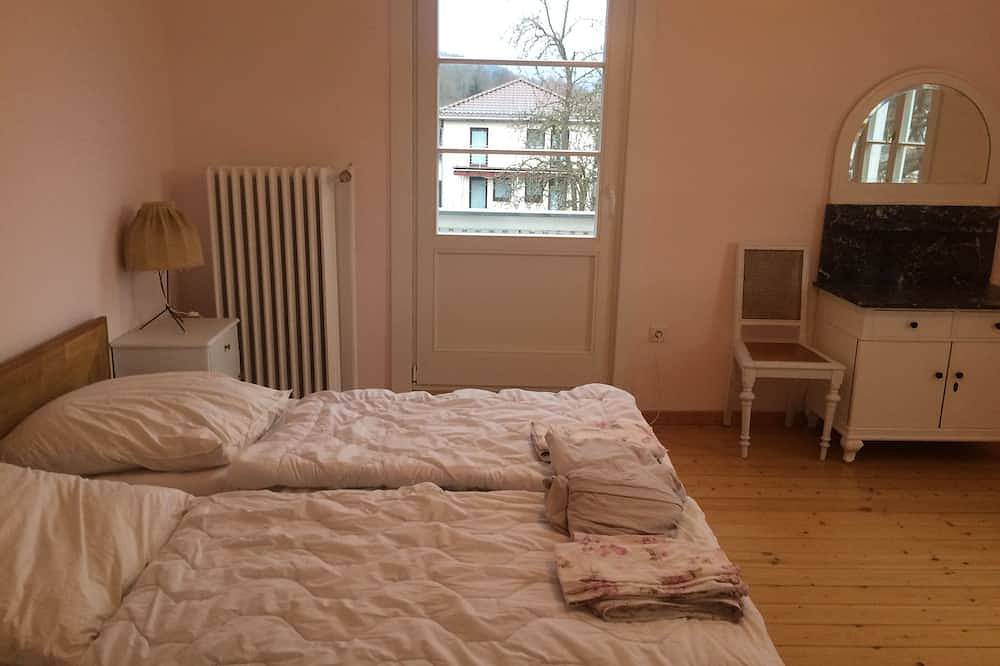 Ganze Wohnung, Ferienwohnung in kultiger 30er-Jahre Villa im Thüringer Wald in Gräfenroda, Thüringer Kernland