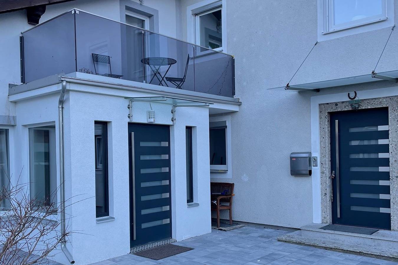 Ganze Ferienwohnung, Ferienwohnung Bullaku - Ferienwohnung (63 m²)  für bis 4 Ew. Wohnzimmer mit Schlafsofa, Küchenzeile, separates Schlafzimmer, Terrasse in Piding, Bayerische Alpen