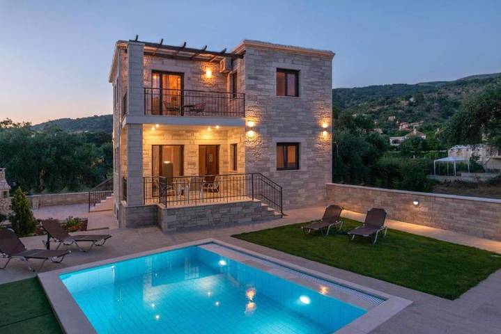 Appartement de vacances pour 5 personnes, avec Balcon et Terrasse ainsi que Jardin et Piscine