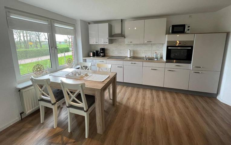 Ferienwohnung für 4 Personen, mit Terrasse und Ausblick in Emden