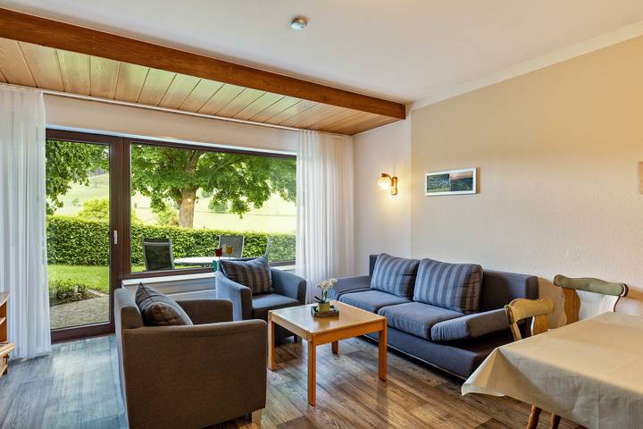Hel lejlighed, Apartment (Fuchsbau, 30 sqm) with Private Terrace and Wi-Fi in Schmallenberg, Hochsauerlandkreis