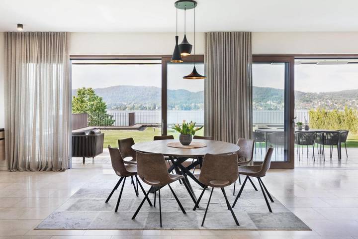 Villa für 8 Personen, mit Balkon und Terrasse sowie Garten und Ausblick in Maria Wörth