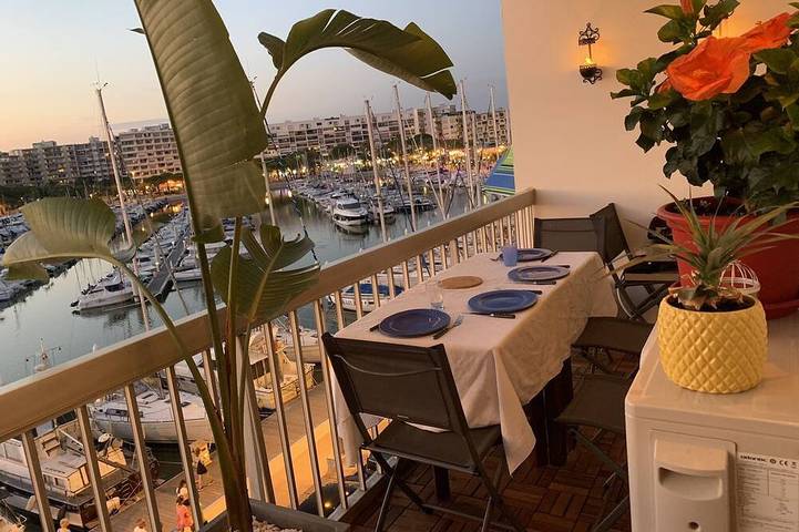 Location de vacances pour 4 personnes, avec terrasse ainsi que piscine et jardin dans Plage de Carnon