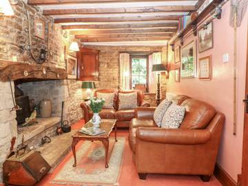 Log Cabin for 4 People in The Cotswolds, South West England, Photo 3