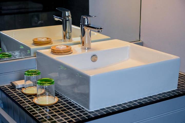 Location de vacances pour 2 personnes, avec jardin ainsi que jacuzzi et piscine dans Tessy-Bocage - 2