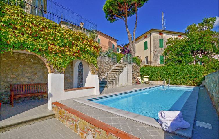 Appartement de vacances entier, Appartement au bord de la piscine à Camaiore, Italie in Camaiore, Riviera Italienne