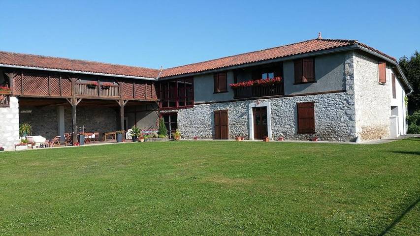 Location de vacances pour 2 personnes, avec vue ainsi que jardin et terrasse à Montréjeau - 2