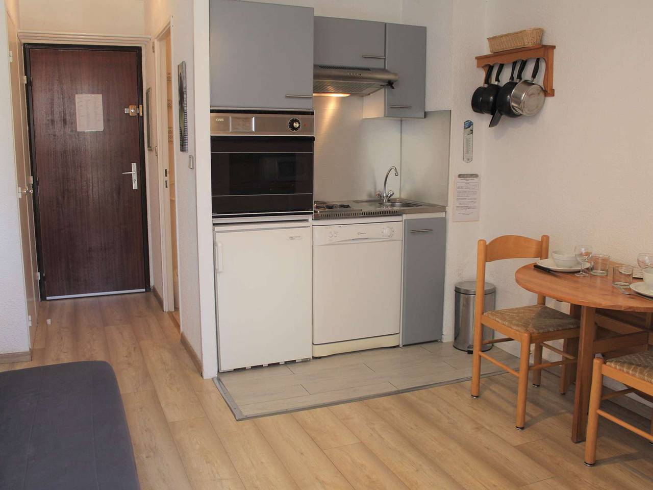 Geheel appartement, Cozy Studio for 2 Near Ski Lifts in Central Vars in Vars, Briançon en omgeving