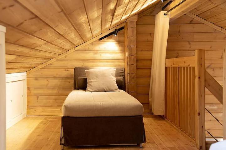 Eco-friendly chalet on the edge of a private pond in Solgne, Metz Region