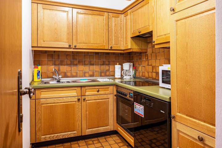 Apartamento entero, Apartamento "Cesa Soramurat 5 6" con vistas a la montaña, Wi-Fi, balcón y jardín compartido in Canazei, Dolomiti Superski