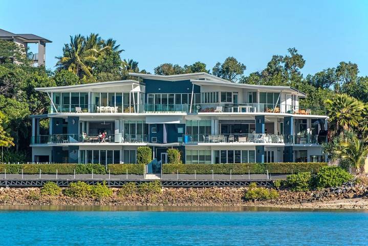 Ferienwohnung für 9 Personen, mit Ausblick und Pool sowie Balkon - 1