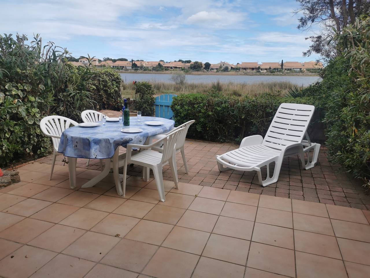 Appartement entier, Villa Climatisée Bord de l'Eau - 4/5 pers - Proche Plage avec Parking Privé in Gruissan (Ville), Gruissan
