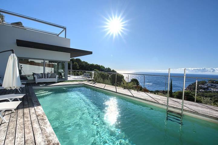 Holiday rental for 8 people, with balcony and garden in Begur