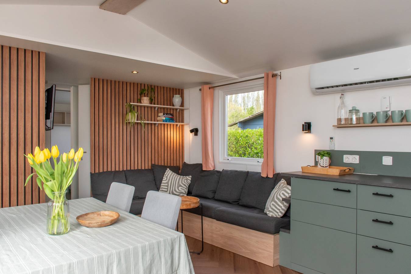 Gemütliches 5-6 Personen Chalet mit grossem Garten in Vrouwenpolder in Nähe vom Strand. in Vrouwenpolder, Walcheren