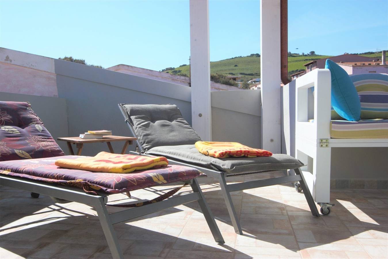 Casa Vacaciones 'La Terraza sobre Córcega' con Vista al Mar, Wi-Fi y Aire Acondicionado in La Ciaccia, Valledoria
