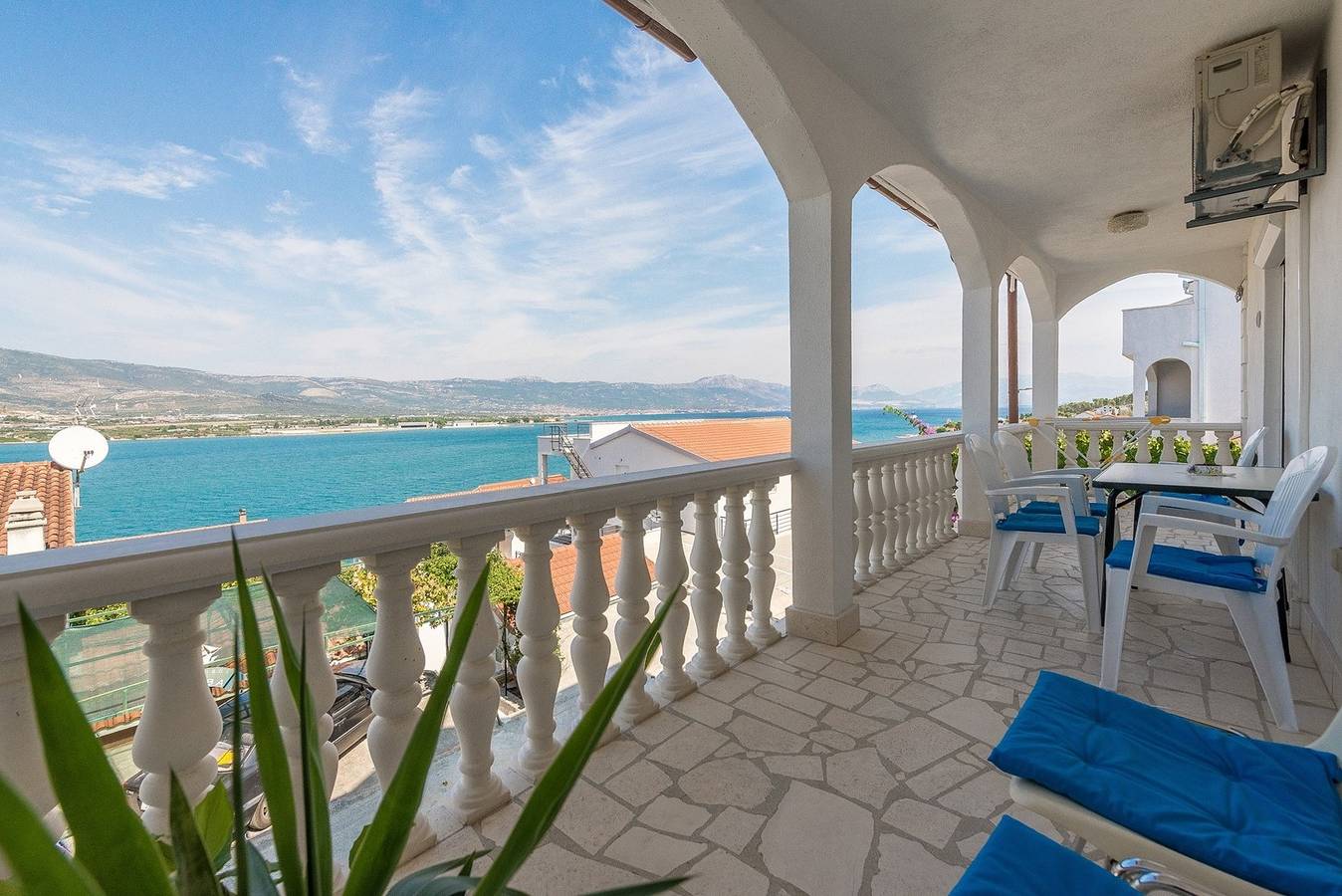 Geheel appartement, Apartment Buljan A2 with Sea View in Mastrinka, Čiovo