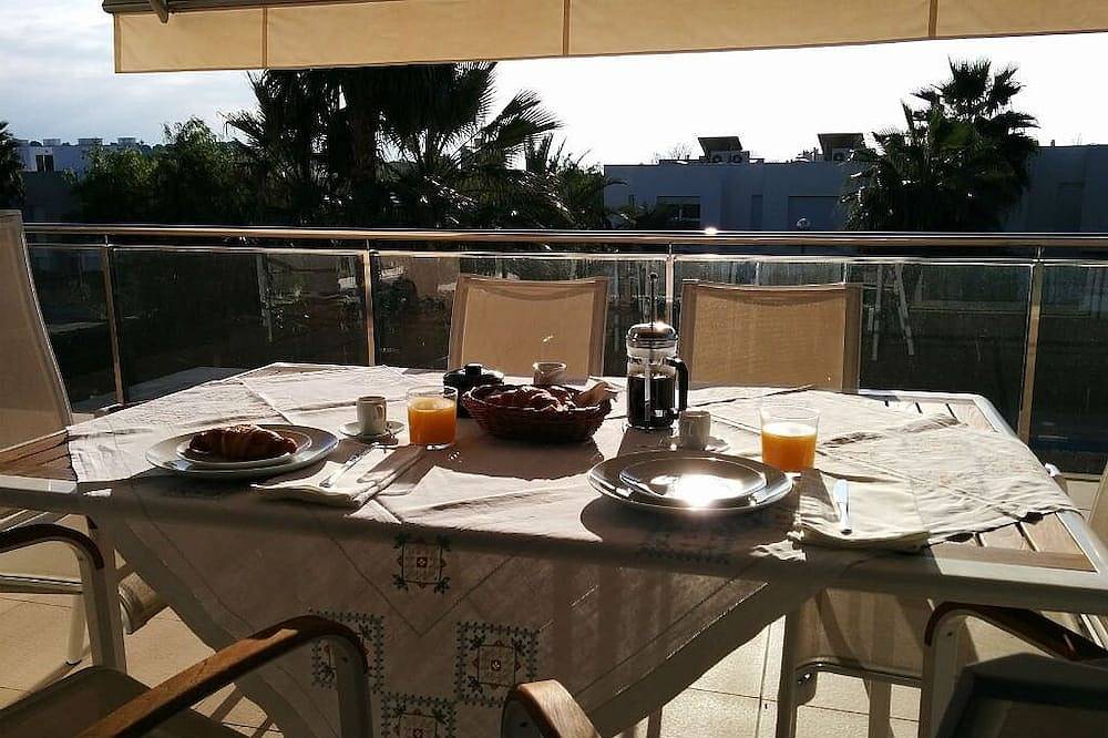 Ganze Wohnung, Klimatisiertes Apartment mit 3 Schlafzimmern, großer Terrasse und Gemeinschaftspool in Altafulla, Costa Dorada