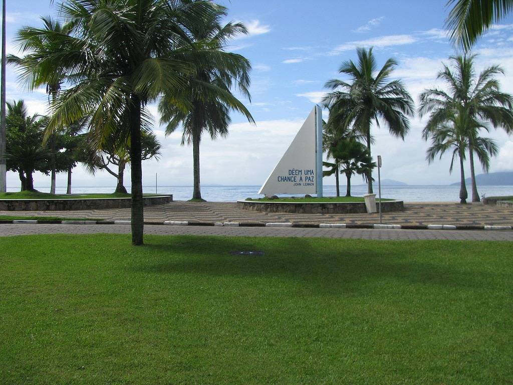 Ganze Wohnung, Wohnung mit Blick auf das Meer, Martin de Sá Strand, Fuß in den Sand in Caraguatatuba, Região Metropolitana do Vale do Paraíba e Litoral Norte