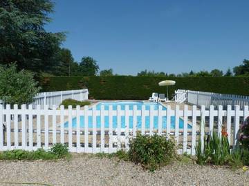 Chambre d’hôte pour 2 personnes, avec piscine ainsi que terrasse et jardin à Sainte-Terre