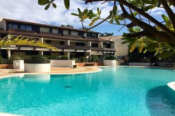 Gîte pour 6 personnes, avec terrasse et piscine dans Plage de Bélisaire